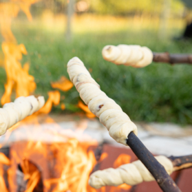 Süßes Stockbrot backen