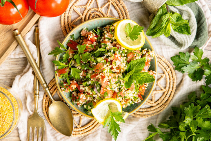 Tabouleh-Salat nach Original-Rezept Topdown-Foto