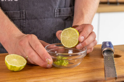 Limette auspressen