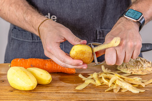 Kartoffeln schälen