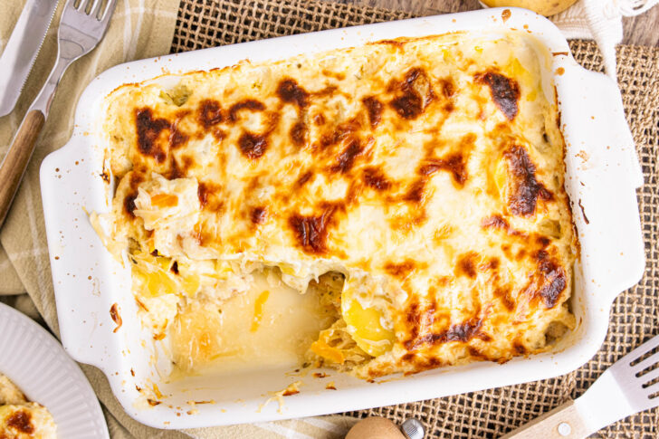 Vegetarischer Sauerkrautauflauf mit Kartoffeln und Käse