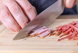 Wurst schneiden