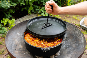 Deckel auf den Dutch Oven legen