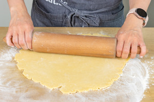 Mürbeteig ausrollen