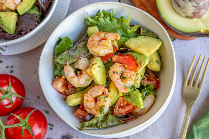 Garnelen-Avocado-Salat in der Schüssel