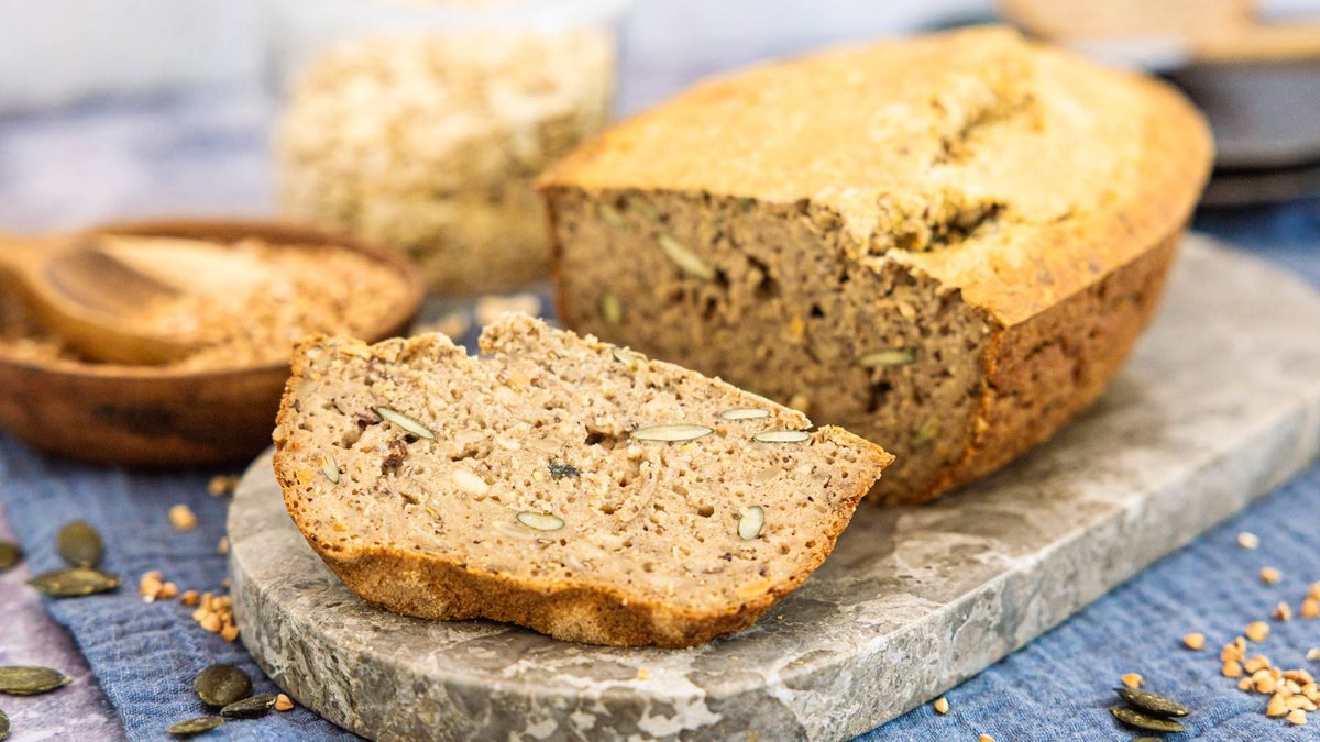 Einfaches Buchweizenbrot backen: lecker, frisch & gesund