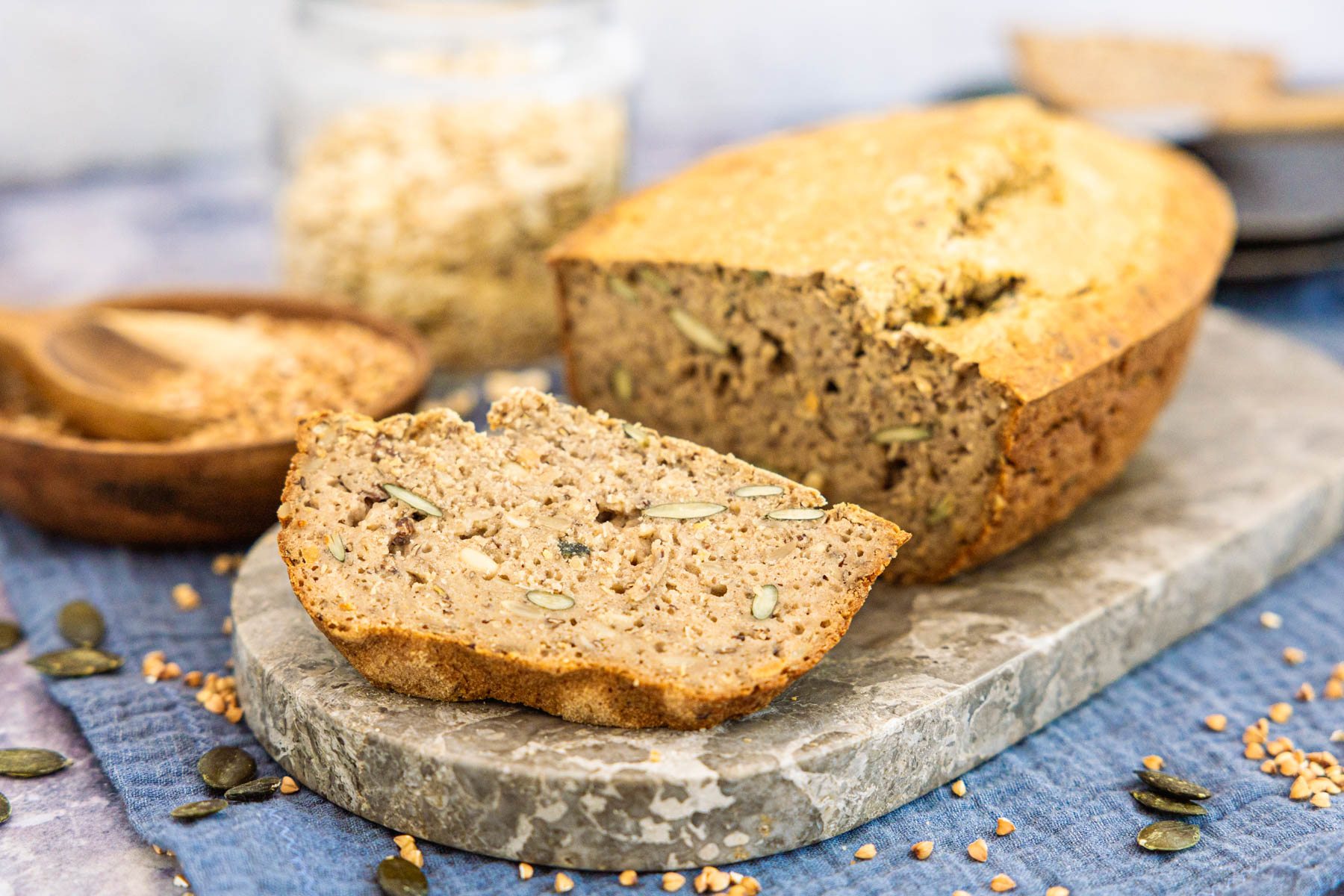 Einfaches Buchweizenbrot backen: lecker, frisch & gesund