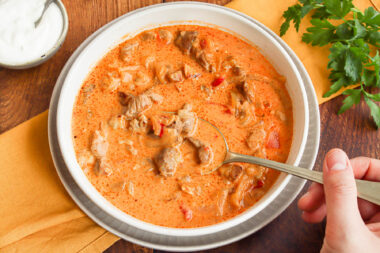 Gyrossuppe mit Zwiebelfleisch