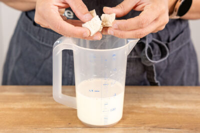 Hefe zur Milch geben