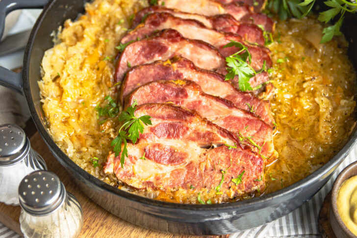 Kassler mit Sauerkraut im Backofen zubereitet