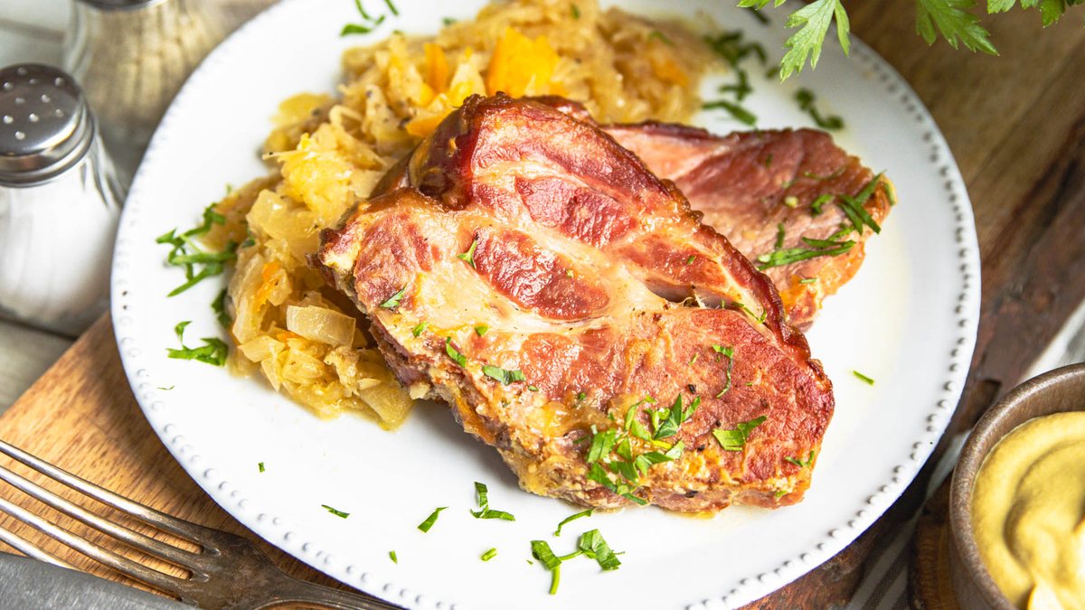 Kassler mit Sauerkraut im Backofen | Rezept