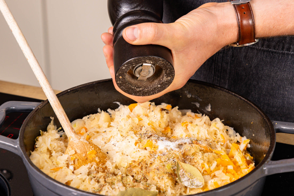 Kassler mit Sauerkraut im Backofen | Rezept