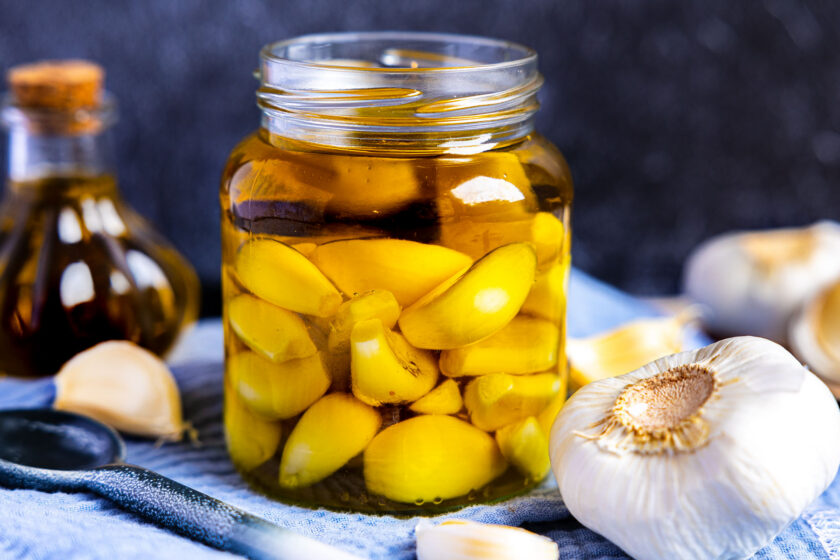 Knoblauch in Öl einlegen: ganz einfach