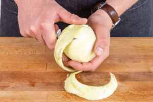 Kohlrabi schälen
