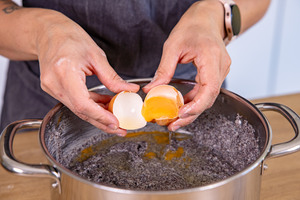 Eier dazugeben