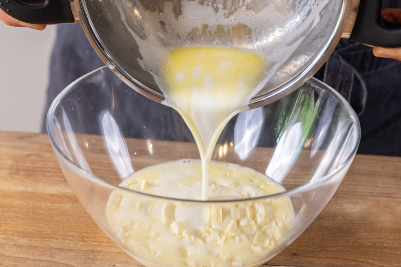 Butter zur Schokolade geben