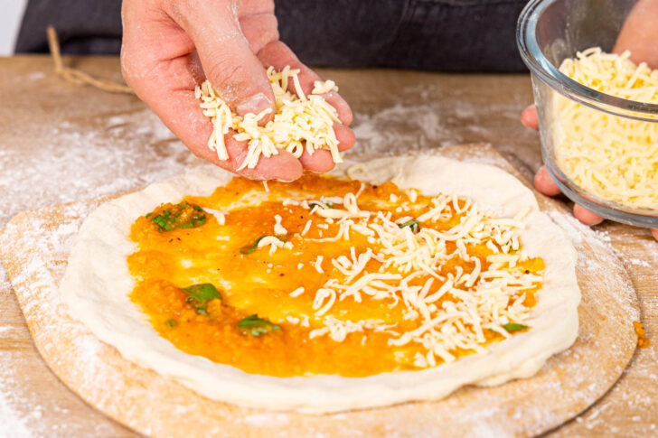 Pizza belegen