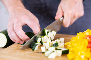 Zucchini würfeln