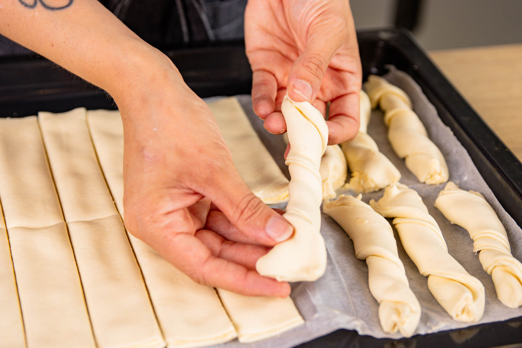 Süße Blätterteigstangen | Rezept