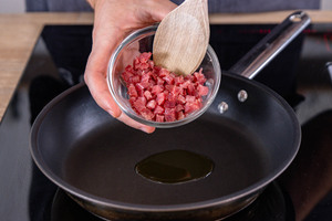 Schinkenwürfel anbraten
