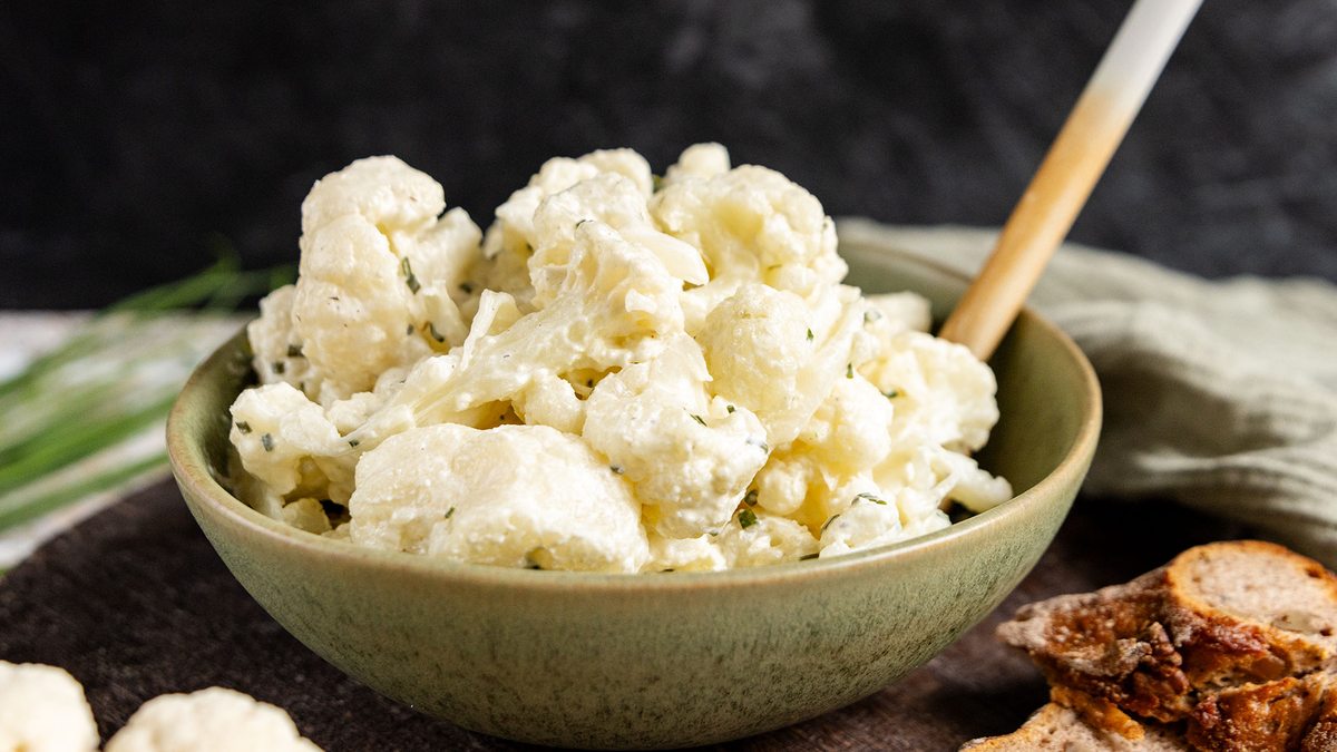 Blumenkohlsalat mit Creme fraiche | Rezept