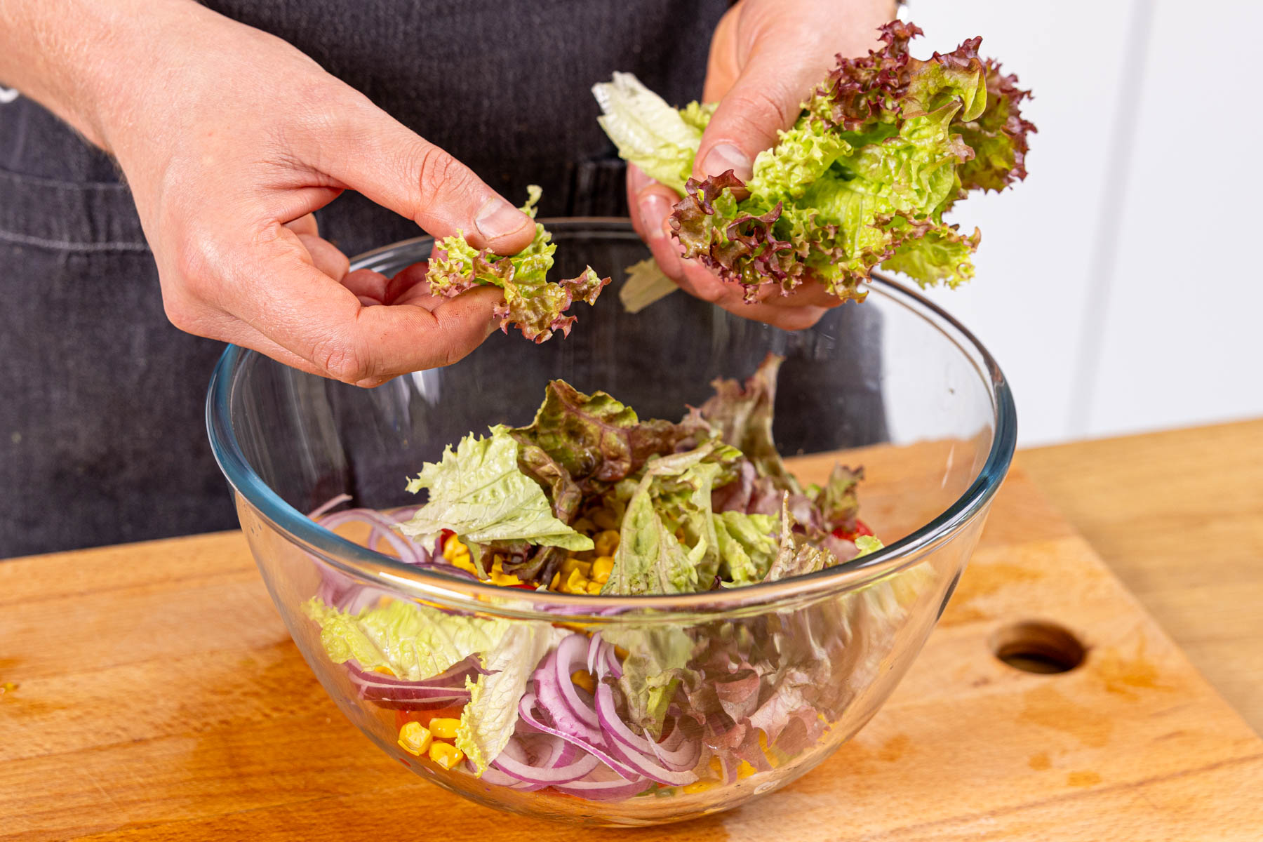Bunter Salat mit leckerem Dressing | Rezept