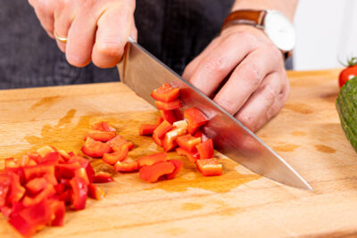 Paprika würfeln