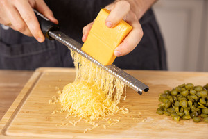 Cheddar reiben