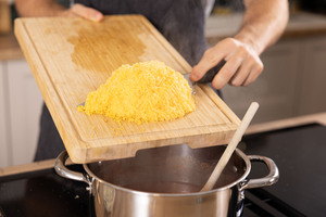 Cheddar dazugeben.