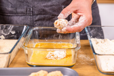 Chili Cheese Nuggets panieren