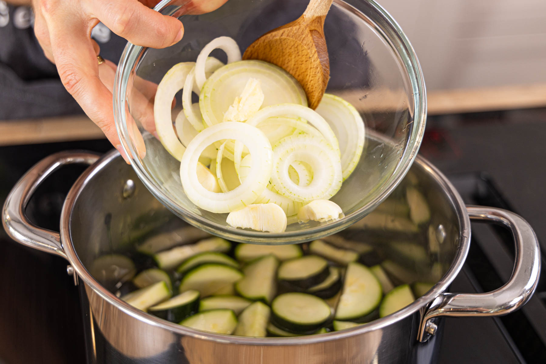 Eingelegte Curry-Zucchini im Glas | Rezept