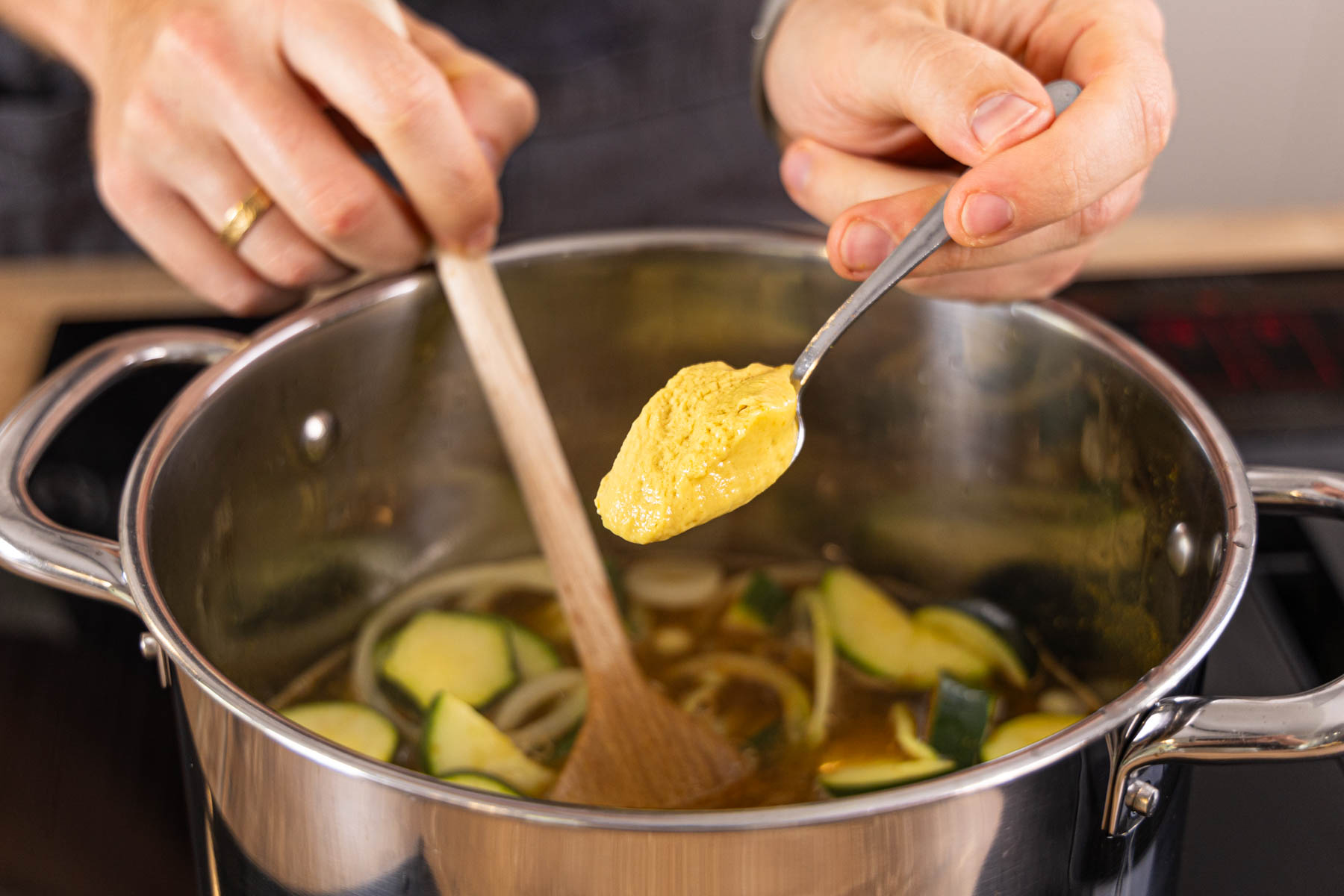 Eingelegte Curry-Zucchini im Glas | Rezept