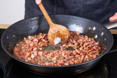 Schinkenwürfel anbraten