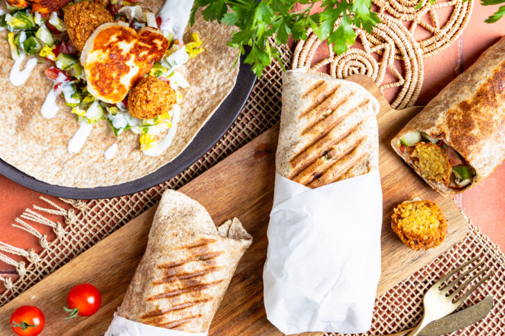 Knusprige Falafel-Wraps von oben