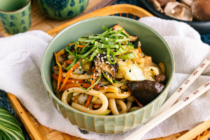 gebratene Udon-Nudeln nach japanischer Ar