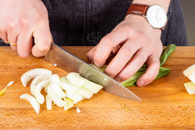 Pak Choi schneiden
