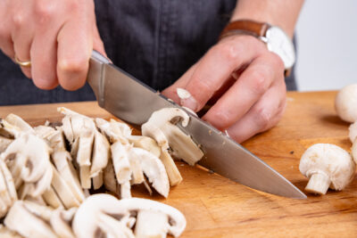 Champignons schneiden