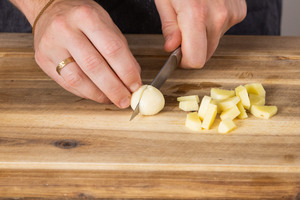 Knoblauch feinhacken