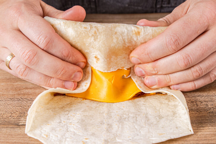 Lasagne-Burrito einklappen