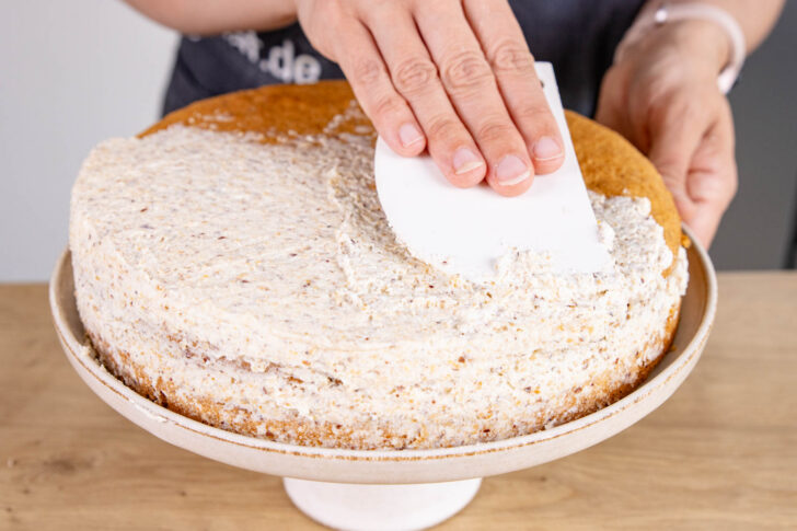 Sahnecreme dünn verstreichen