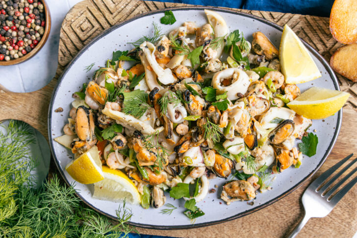 Meeresfrüchtesalat mit Kräutern
