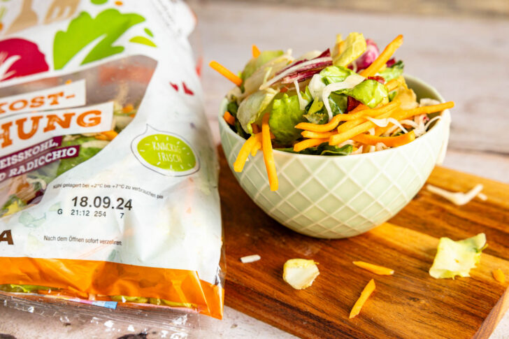 Salatmischung und Verpackung mit Verbrauchsdatum