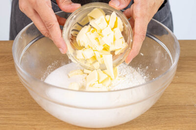 Butterstreusel zubereiten