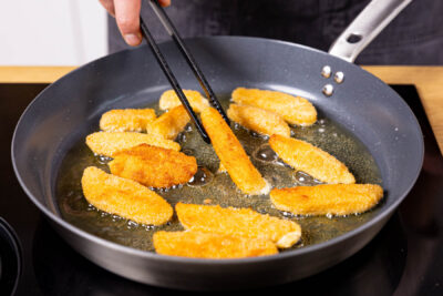 Mozzarella-Sticks frittieren