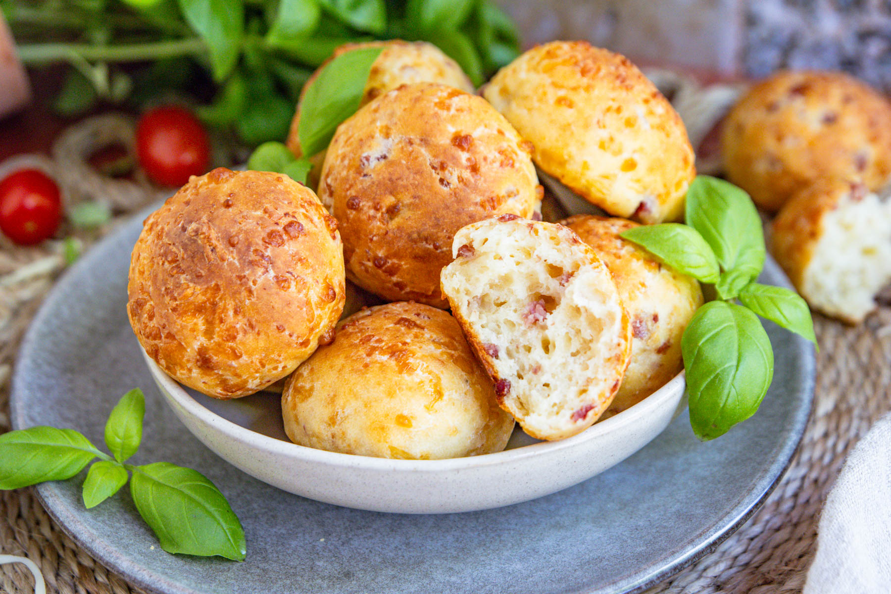 Schnelle Pizzabrötchen mit Schmand