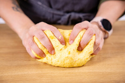 Hefeteig kneten