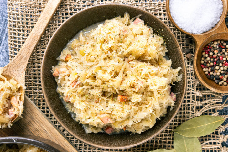 Sauerkraut klassisch zubereiten mit Kassler und Speck