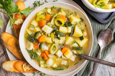 Vegetarischer Kartoffeleintopf mit Gemüse