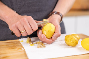 Kartoffeln schälen