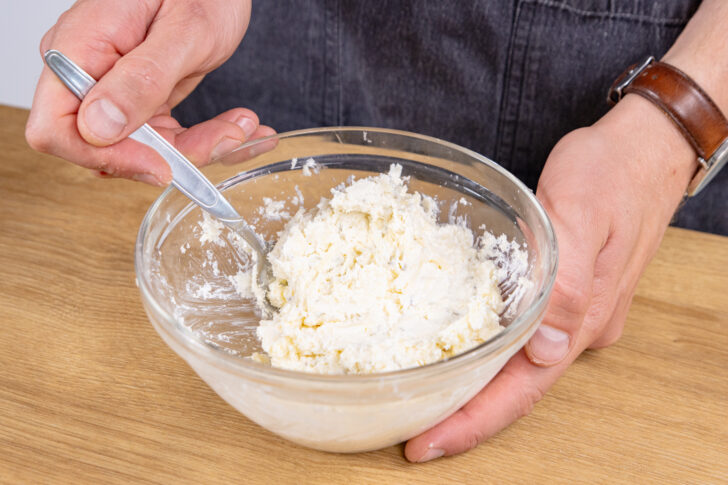 Ricotta-Masse verrühren
